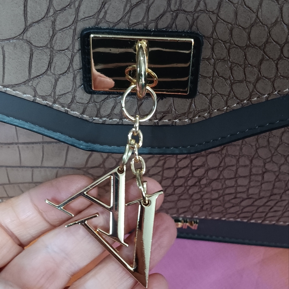 Adrienne Vittadini Handbag - Picture 2 of 12